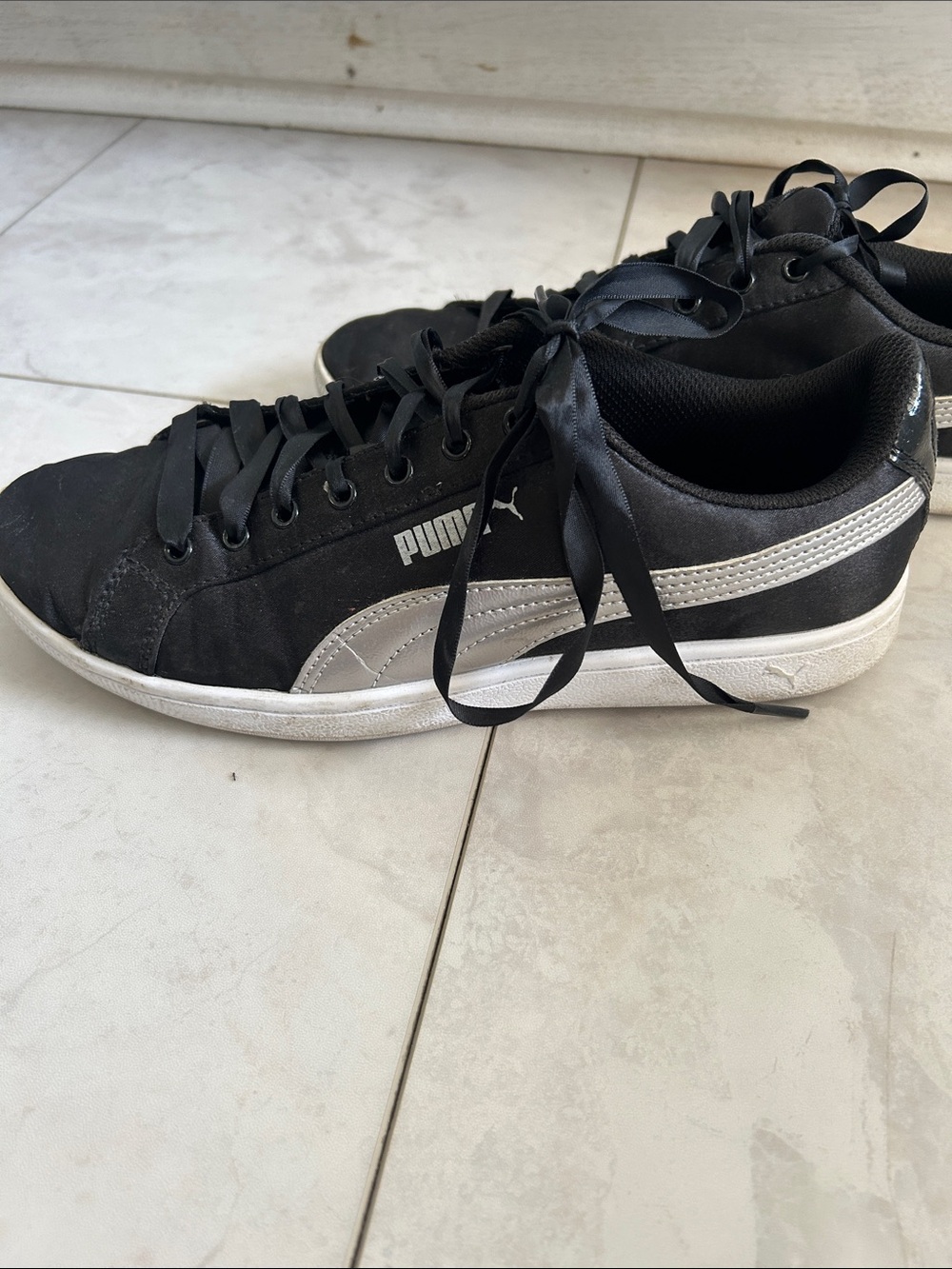 Puma Women's Black and Silver Low-Top Sneakers